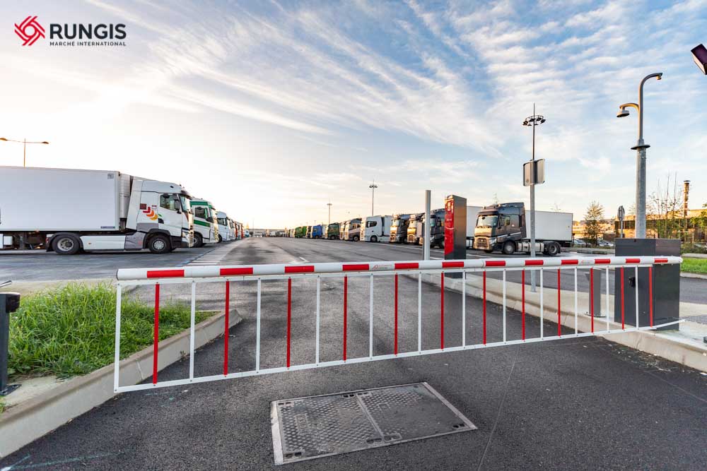 Le Parking Poids Lourds avec services du Marché de Rungis